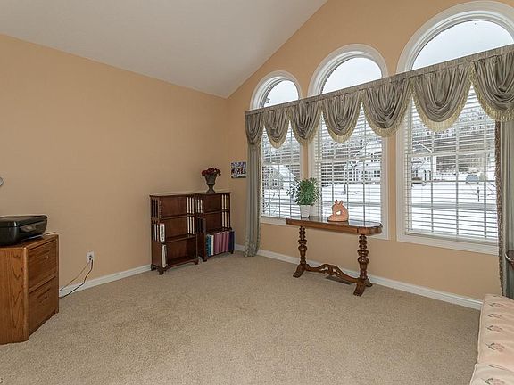 5th image of 8280 Hemingway Ln