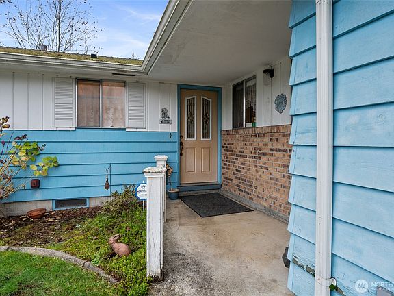 2nd image of 10916 Lundstrom Drive SW