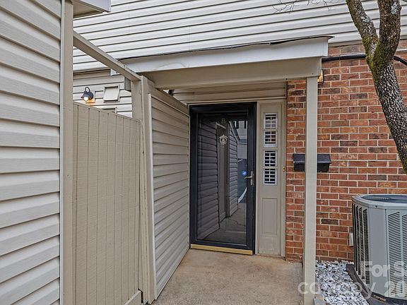 5th image of 5943 Quail Hollow Rd APT B