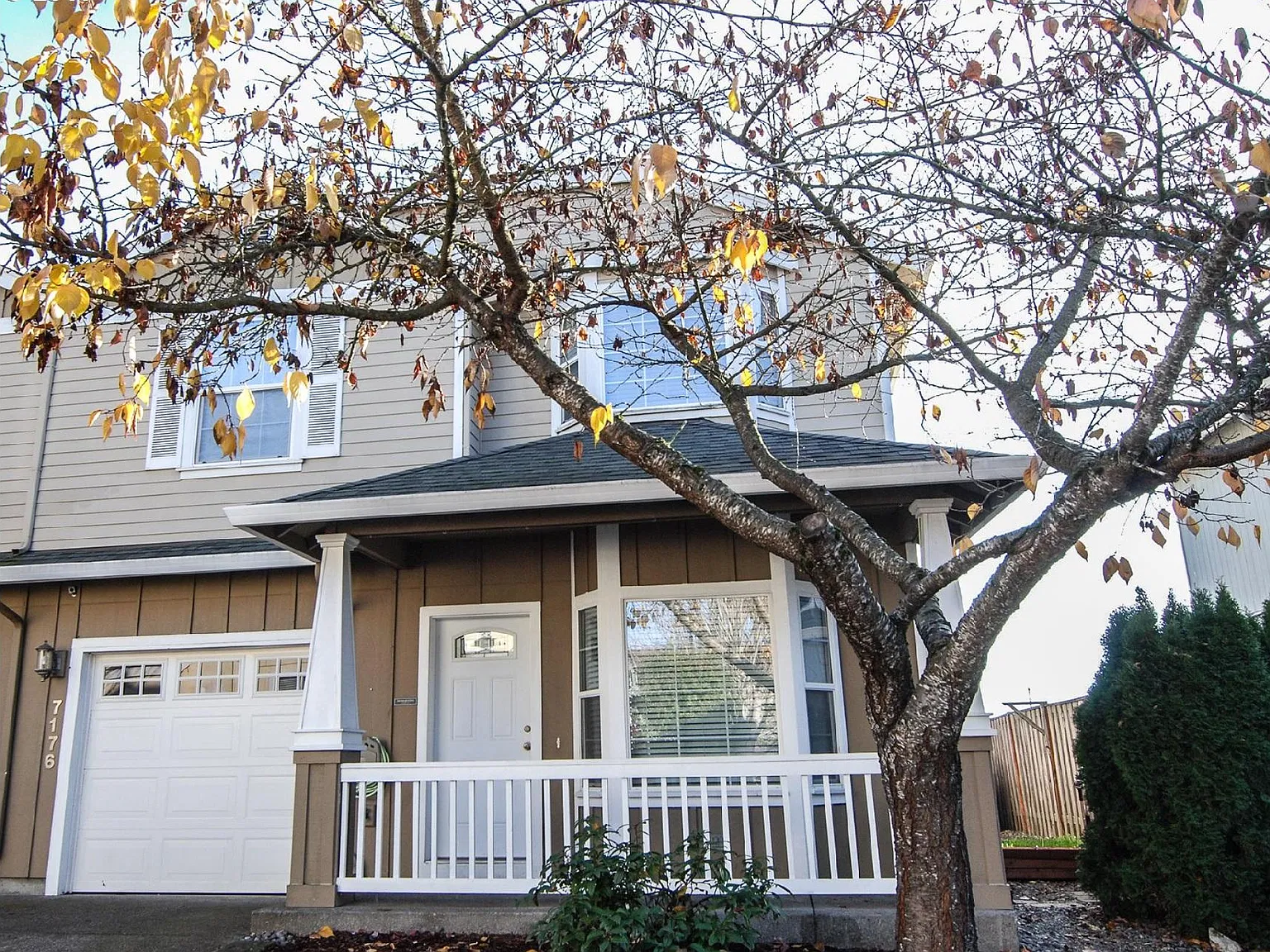 3 bed, 2.5 bath, 1325 sqft, $2,100 — Photo 1