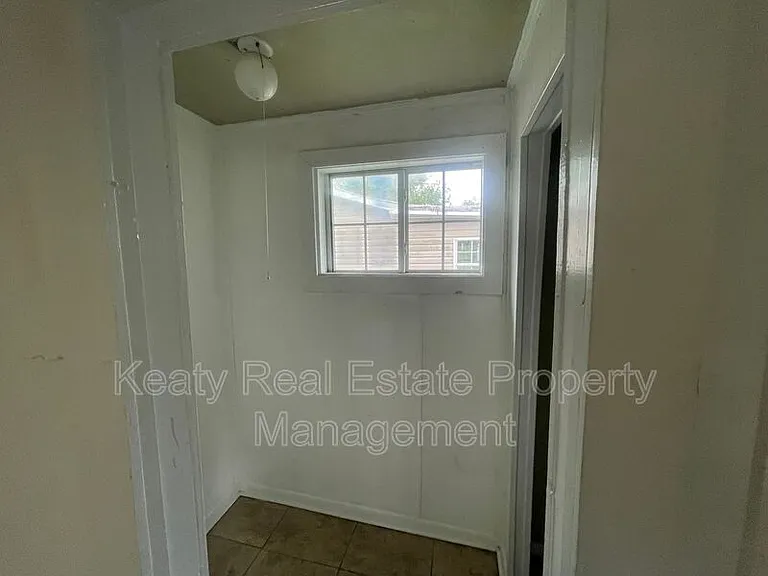 111 Dora St — Photo 7