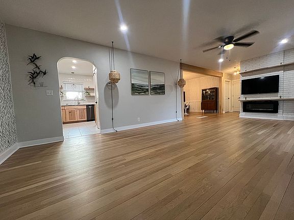 5th image of 107 Lewis Ln