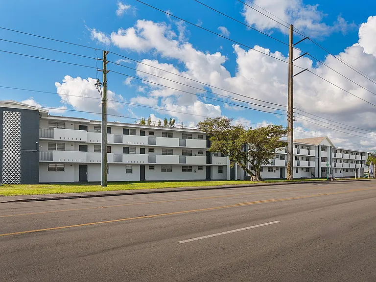 2-web-or-mls-LakeShore_Presidential_DSC6862