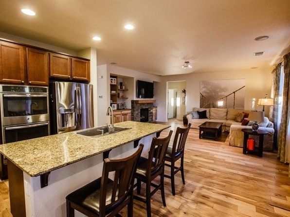 2587 Vaquero Vista Dr