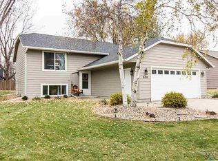 609 N Yellowstone Dr, Brandon, SD 57005