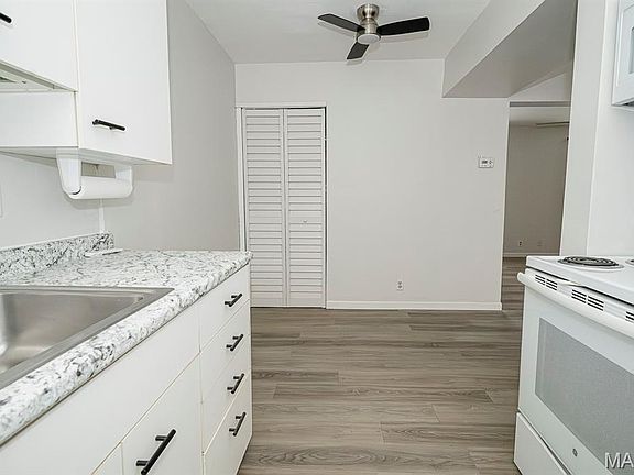 5th image of 648 Coeur De Royale Dr APT B