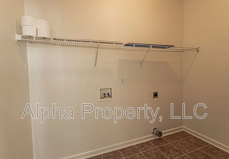 261 Highgate Cir — Photo 11
