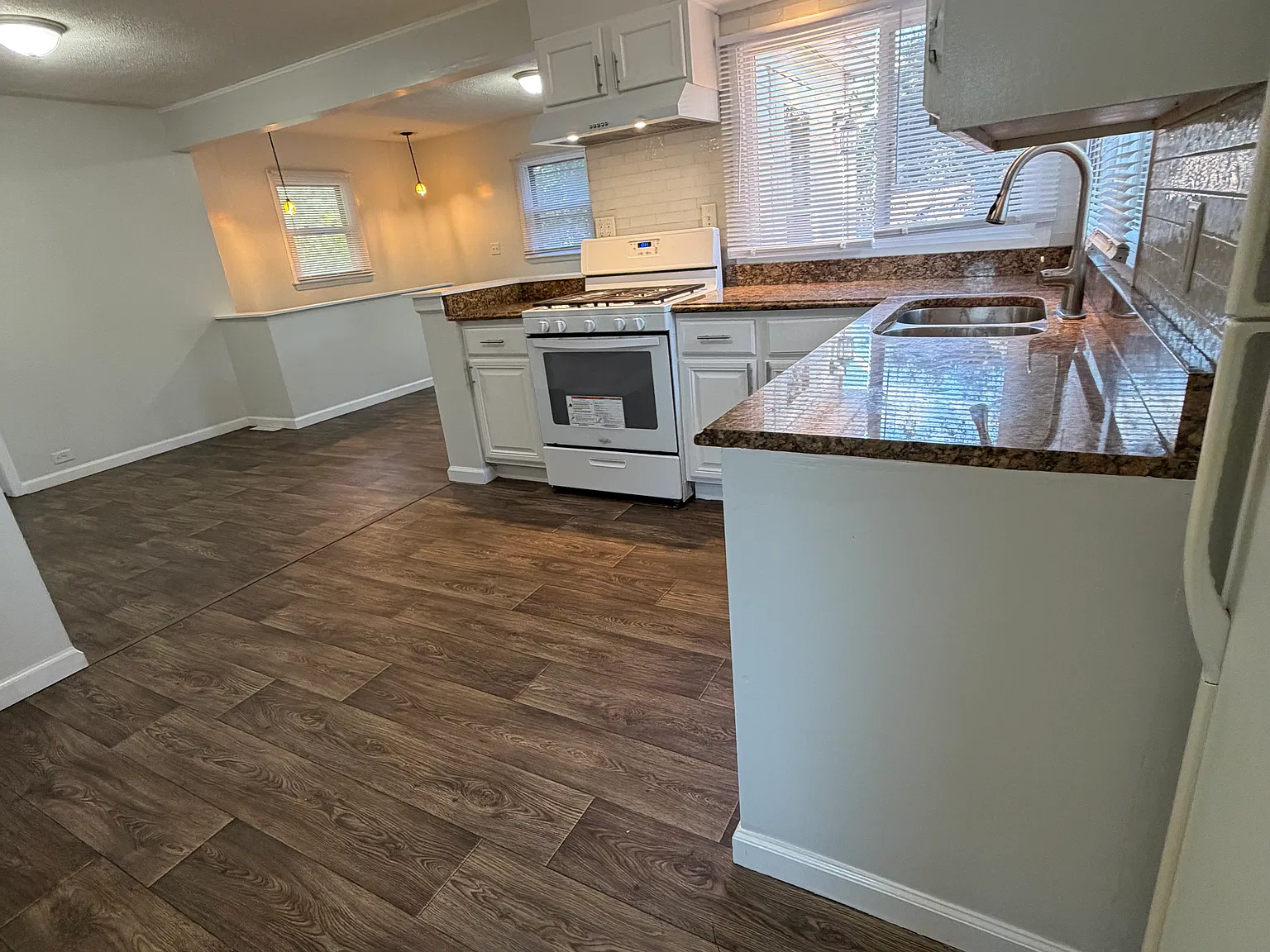 4 bed, 1450 sqft, $2,100 — Photo 2