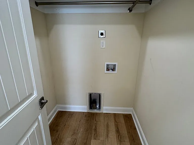 1909 Hermosa St — Photo 11