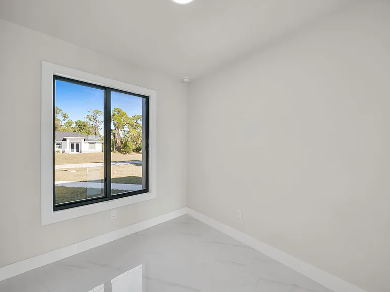 2913 14th St W — Photo 11