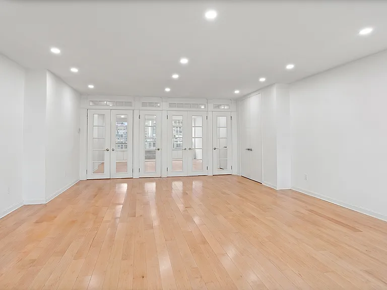 300 E 33rd St #15C — Photo 5