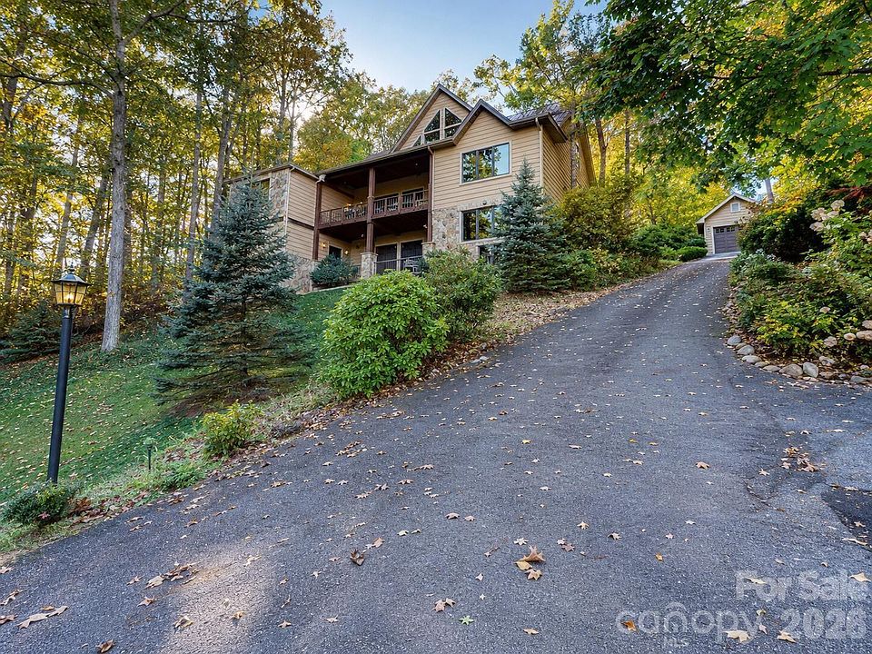 1st image of 811 Hemlock Dr
