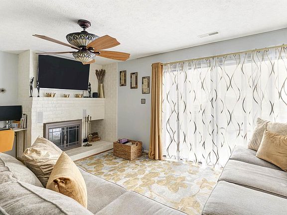 2nd image of 114 Turtle Creek Rd APT 1