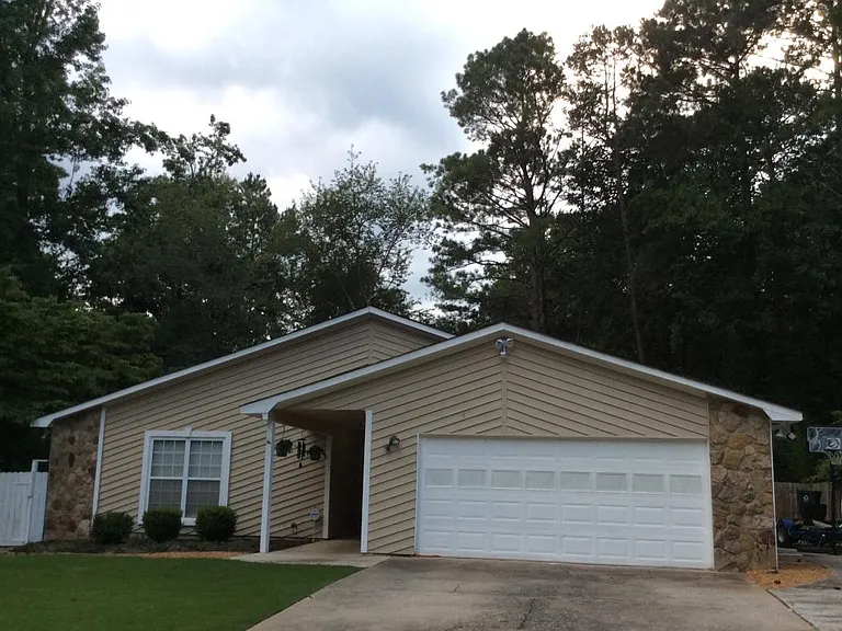 550 Creekwood Xing — Photo 2