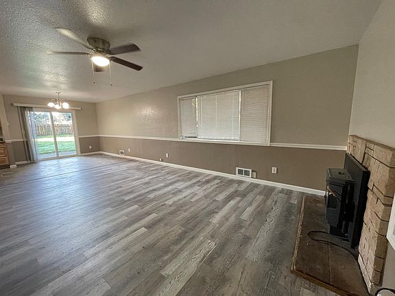 3rd image of 211 Breakwater Dr