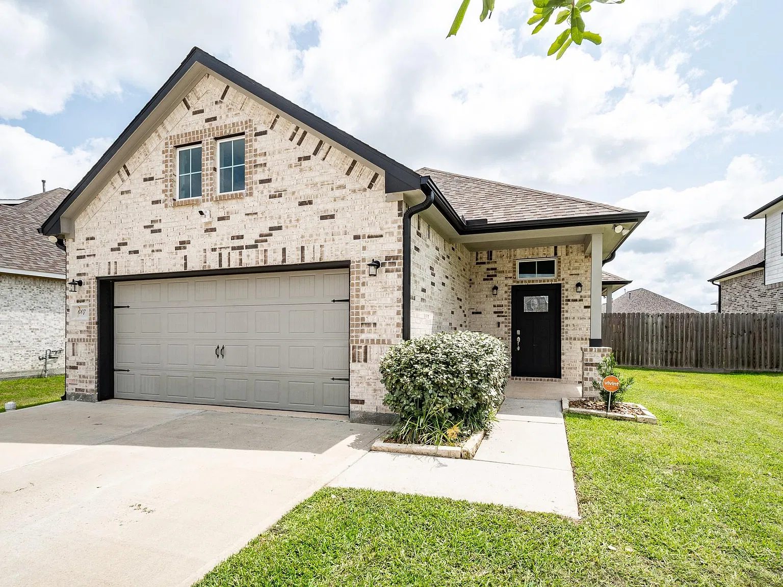 3 bed, 2.0 bath, 1649 sqft, $2,550 — Photo 1