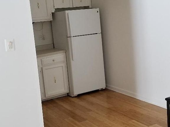 4th image of 1165 Valley Ln APT 208