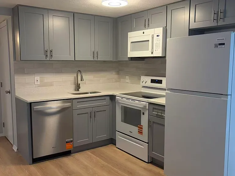 27 Elmwood Park #5 — Photo 9