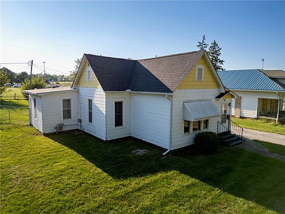 5th image of 302 Logan St