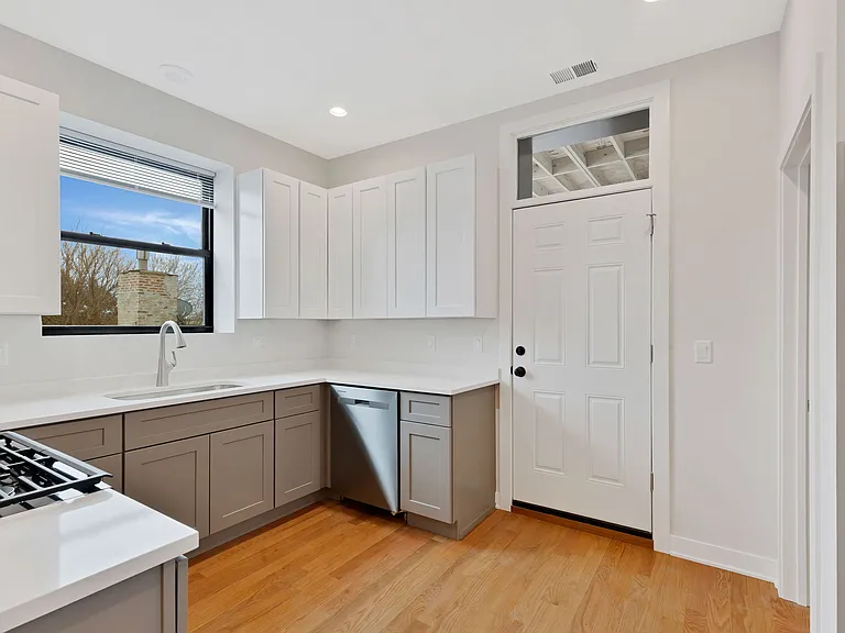 5049 N Troy St #3 — Photo 5