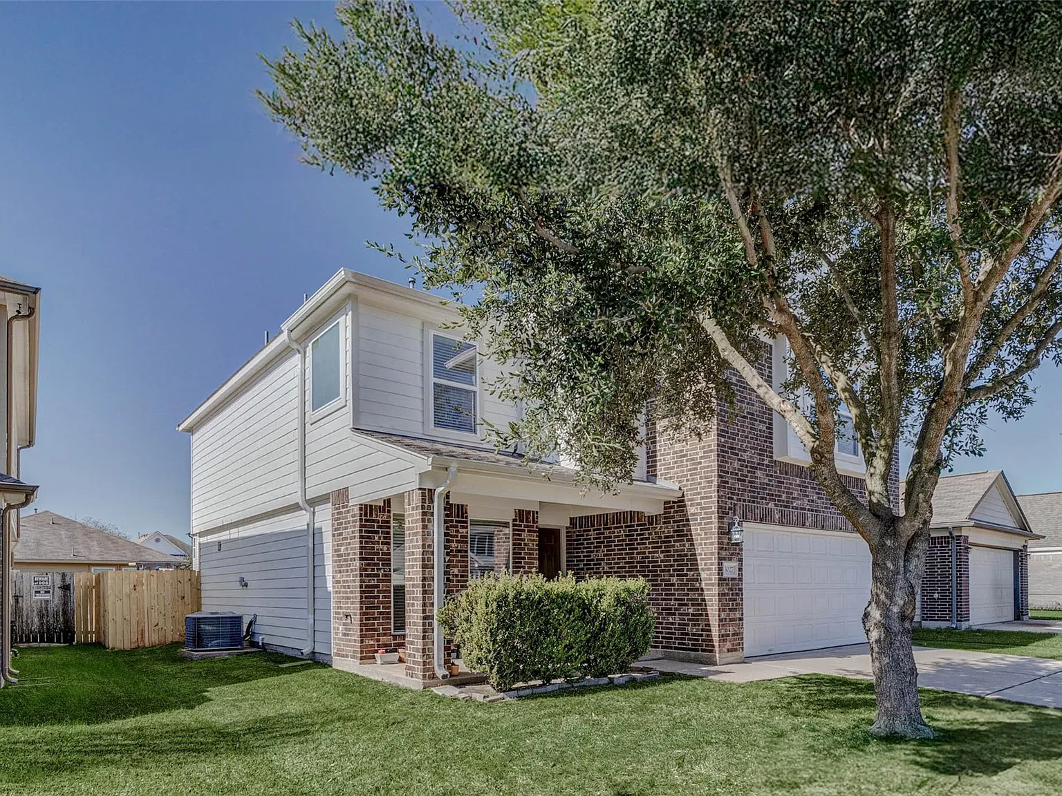 3 bed, 2.5 bath, 2205 sqft, $2,200 — Photo 3