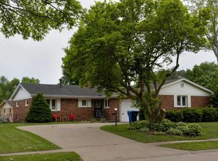 4216 34th Avenue Pl, Moline, IL 61265