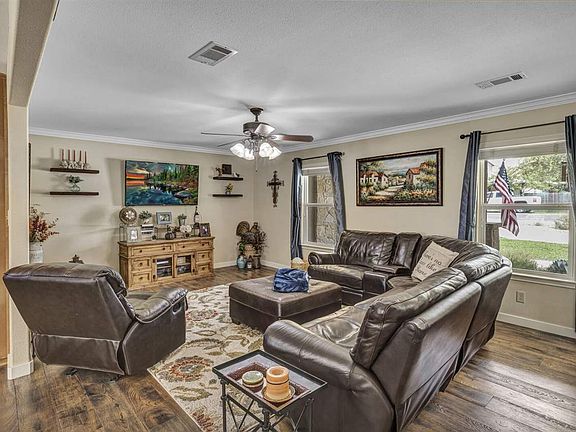 3rd image of 2400 Park View Dr