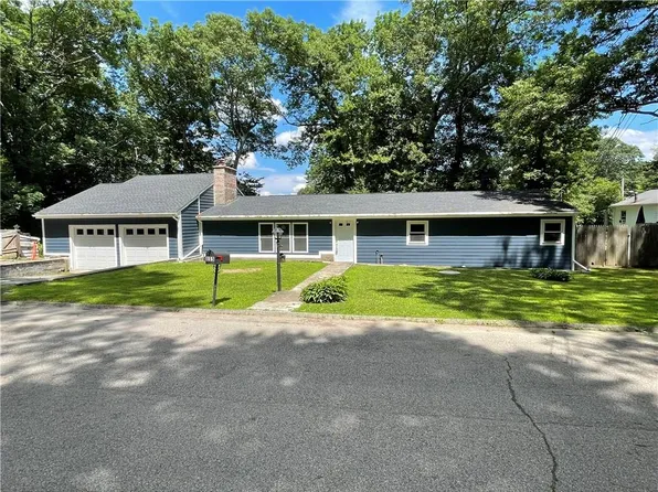 115 Hill Top Dr, Johnston, RI 02919