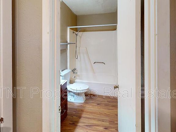 5th image of 302 Manuel Dr #A