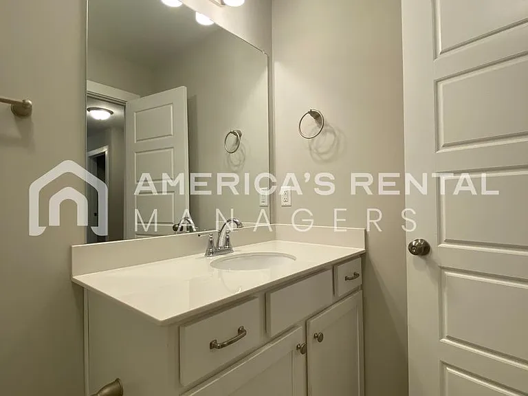 7950 Saint James Dr — Photo 28
