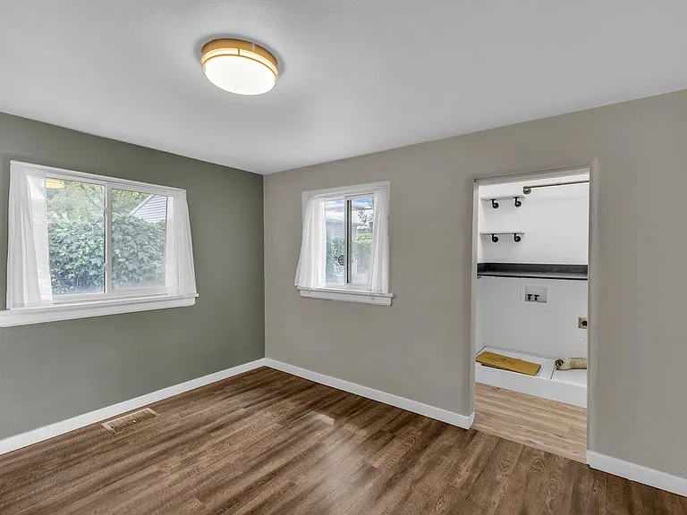 6582 S Jefferson St — Photo 12