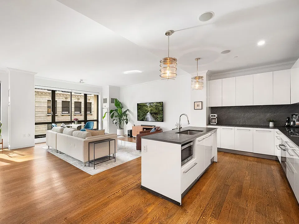 4 W 21st St #10B