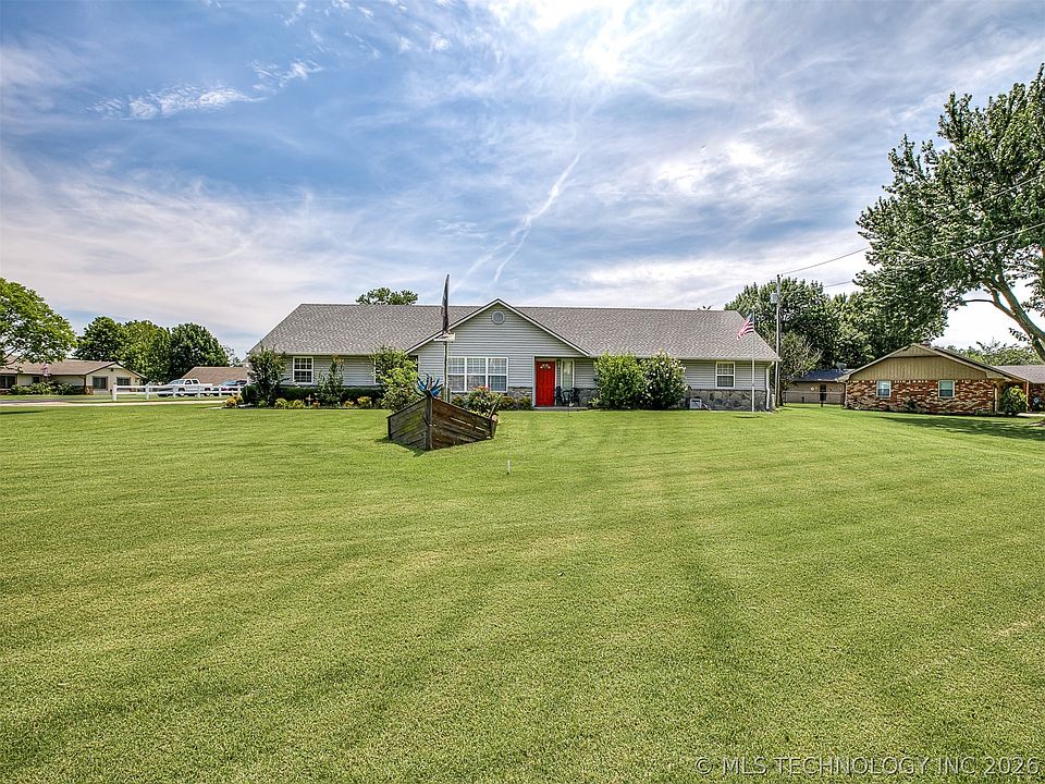 1st image of 36 Meadowlark Rd