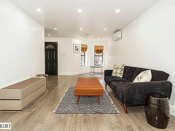 4th image of 261 Bainbridge St #1
