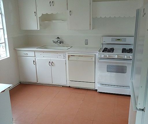 2nd image of 1212 Princeton Dr NE