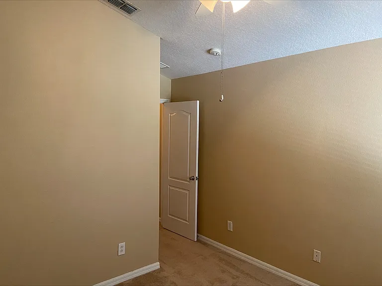 102 Wilton Cir — Photo 13