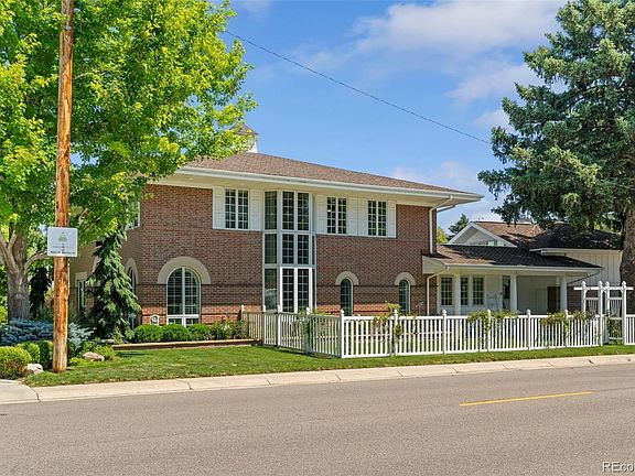 5th image of 300 Dahlia Street