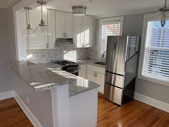 4th image of 635 12th Ave NE APT 7