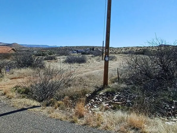 16875 S King Dr, Cordes Lakes, AZ 86333