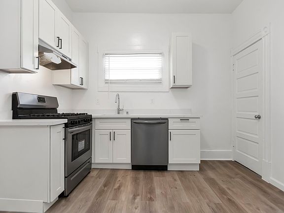 3rd image of 800 Lyon St #60463487