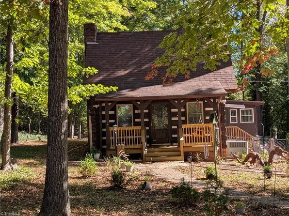 924 Carter St, Eden, NC 27288