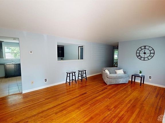 2nd image of 5733 Lindaway Dr