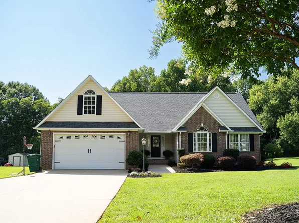 122 Green Park Dr, Gaffney, SC 29341