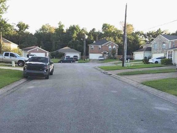 Exterior Neighborhood (street photo)