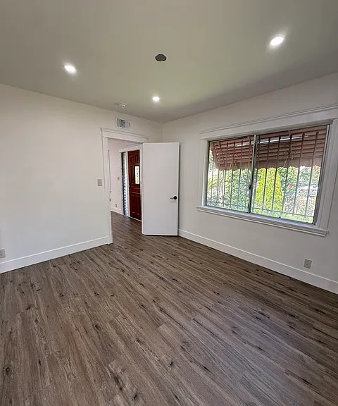 410 Fischer St — Photo 13