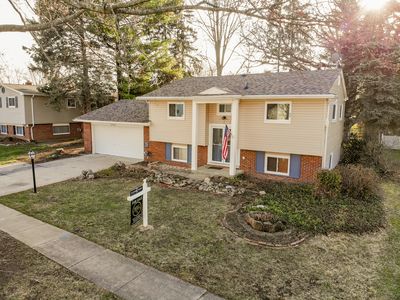 2738 Red Arrow Dr, Commerce Township, MI, 48382