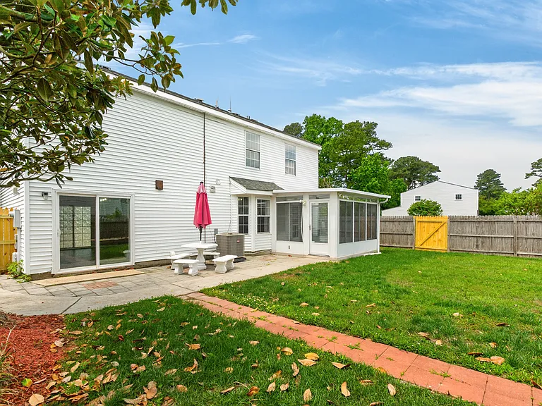 3200 Vermeer Dr #8 — Photo 33