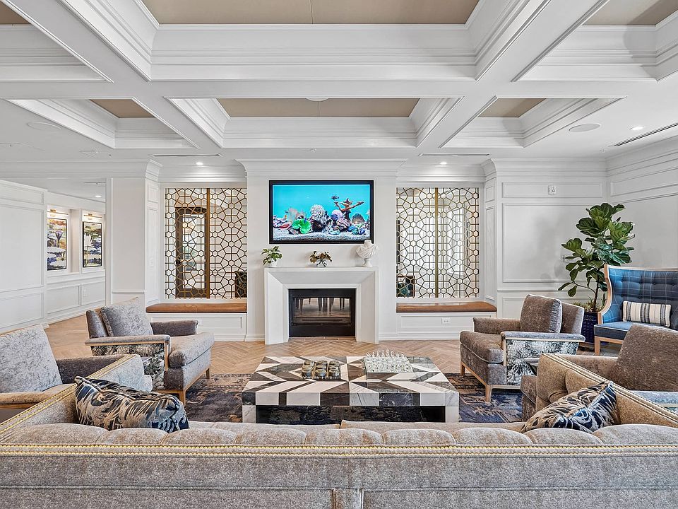 Society Blue Palm Resident Club