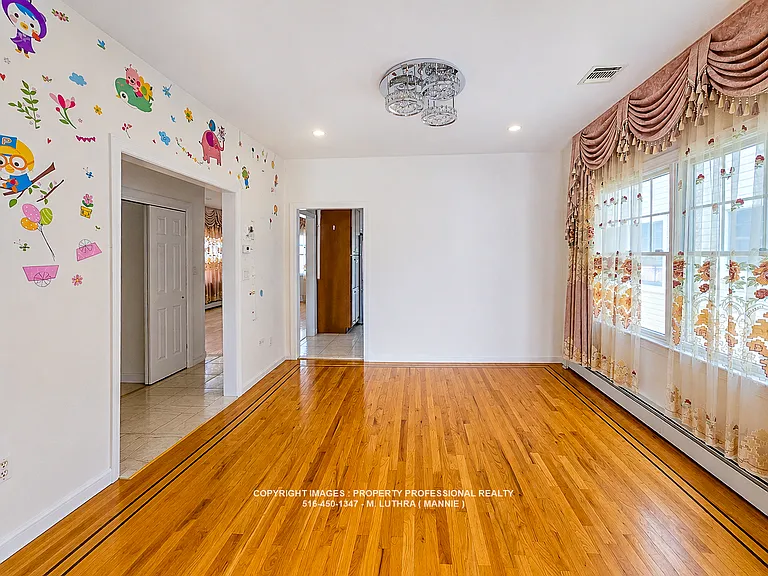 PLAY AREA / FAMILY ROOM