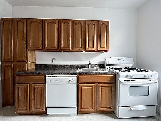 5th image of 1775 E 18th St APT 6R